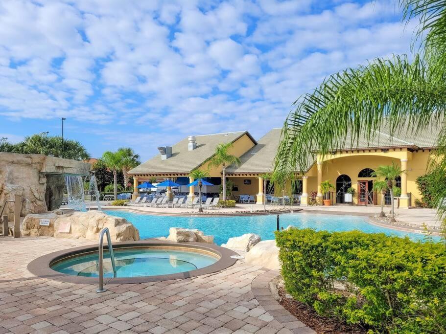 Holiday home 6br 6bath Pvt Pool 10min 3282ft